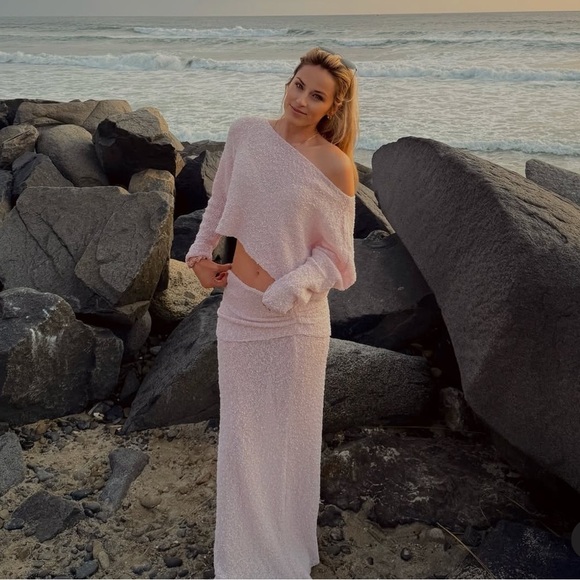 Meshki Pink Off-Shoulder Knit Set - Picture 2 of 2